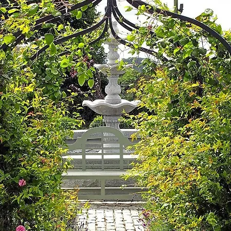 B&B Rose Garden